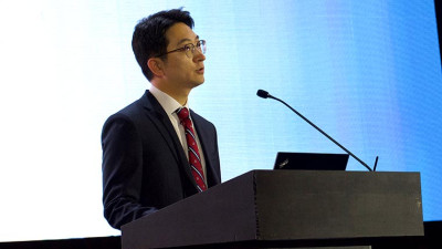 In the phase III PAPILLON study, first-line amivantamab plus carboplatin-pemetrexed (amivantamab-chemotherapy) numerically extended median overall survival (OS) compared with chemotherapy alone in patients with treatment-naïve advanced non-small cell lung cancer (NSCLC) harboring EGFR exon 20 insertion (Ex20ins) mutations. These findings were presented at the 2026 World Conference on Lung Cancer (WCLC) on Monday, September 14, during the second Presidential Symposium by Chul Kim, MD, MPH, Director of Thoracic Oncology at MedStar Georgetown University Hospital and Associate Professor at Georgetown University. Amivantamab is an EGFR-MET bispecific antibody with immune cell-directing activity. Prior to amivantamab, median real-world OS for NSCLC with EGFR Ex20ins was approximately 16 to 24 months. Presidential Symposium 2 Overall Survival from PAPILLION Registered WCLC 2026 attendees can watch Presidential Symposium 2 with on-demand access to session recordings via the virtual platform. LEARN MORE PAPILLON recr In the phase III PAPILLON study, first-line amivantamab plus carboplatin-pemetrexed (amivantamab-chemotherapy) numerically extended median overall survival (OS) compared with chemotherapy alone in patients with treatment-naïve advanced non-small cell lung cancer (NSCLC) harboring EGFR exon 20 insertion (Ex20ins) mutations. These findings were presented at the 2026 World Conference on Lung Cancer (WCLC) on Monday, September 14, during the second Presidential Symposium by Chul Kim, MD, MPH, Director of Thorac